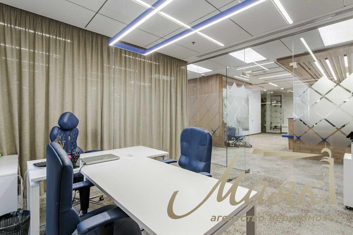 Office for rent 550 m2 in the center, metro station Arsenalna BC class A