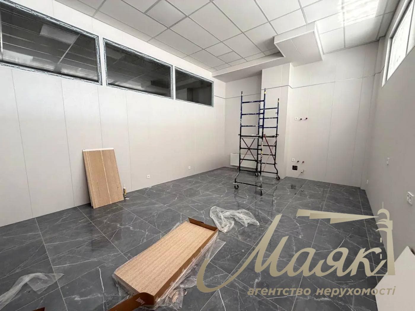 Оренда офісного приміщення (252 м²) у ЖК «Podil Plaza», на вул. Глибочицькій, 73
