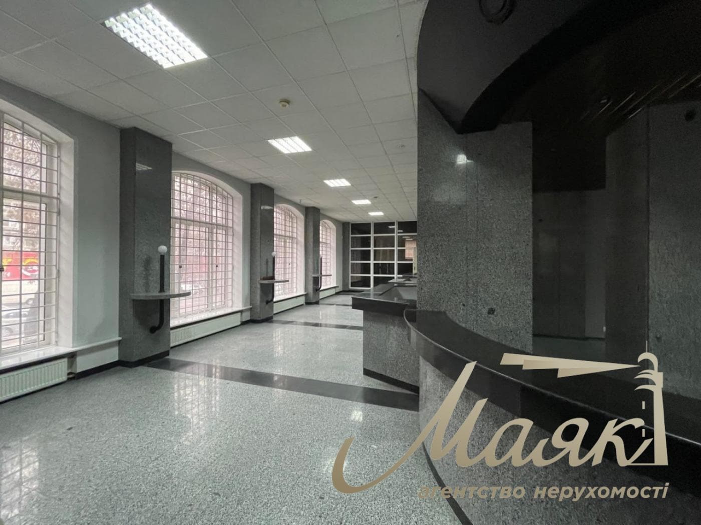 Продаж комерційного приміщення площею 269 м², вул. Васильківська, 7/7