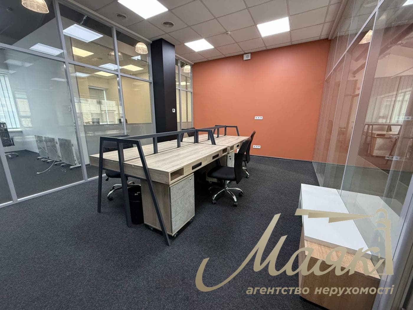 Оренда офісу площею 258 м² у бізнес-центрі на вул. Гайдара, 58/10.