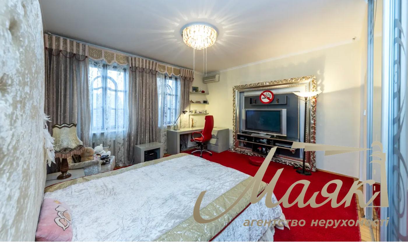 Оренда 2-х поверхового будинку 631м2, Голосіївський район