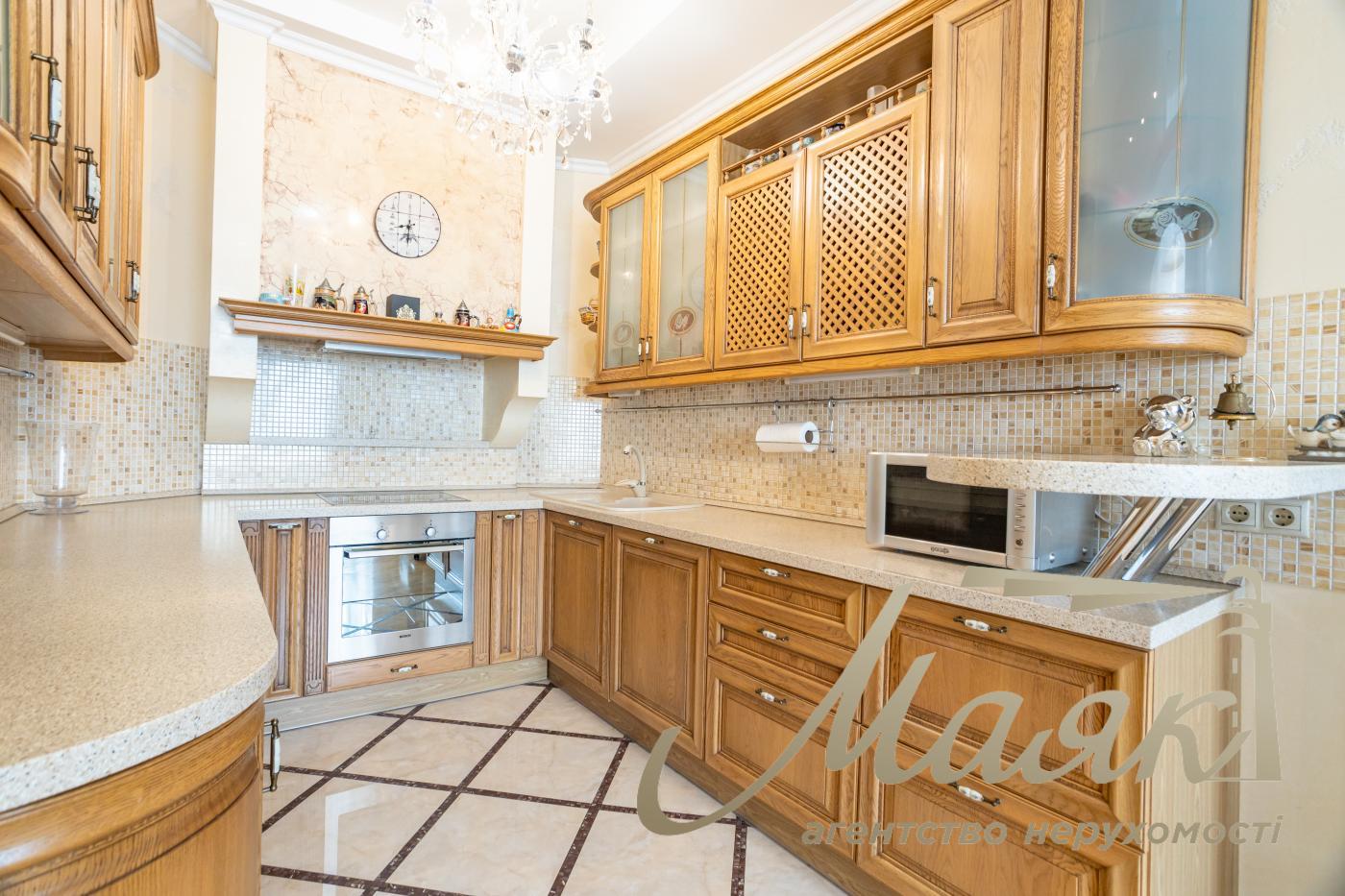 For sale 3 bedroom apartment Obolon, apartment for sale near the subway