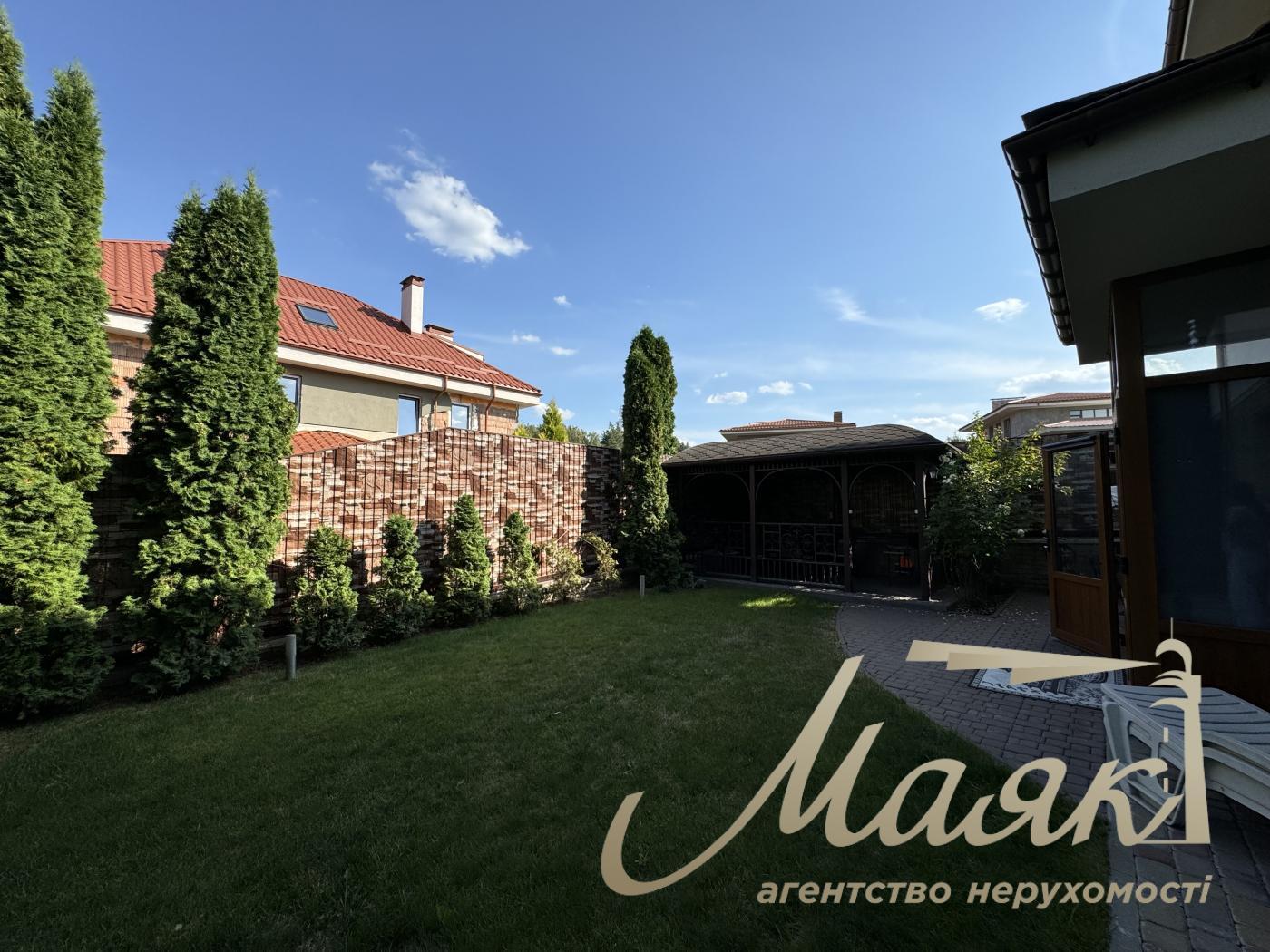 Rent 2-storey house 220m2 in. Ivankovici/Kruglyk, KG "Maetok"