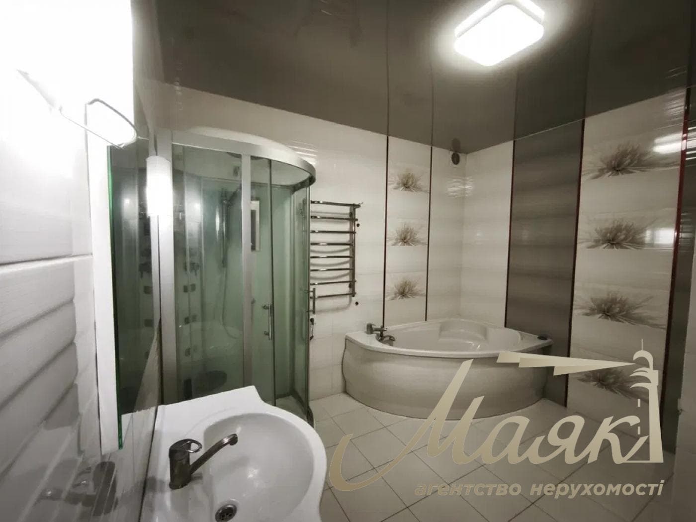 Продаж будинку з власним виходом до озера, 220 кв. м, на Осокорках, Дарницький район