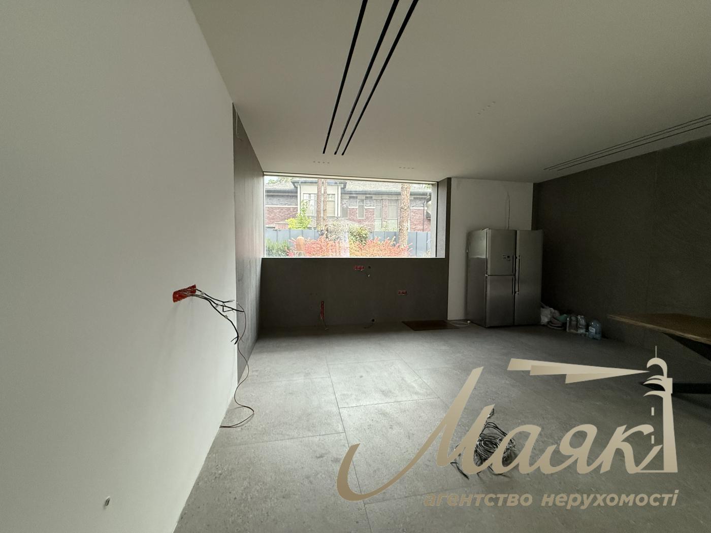 Продажа 1-этажного дома 305 м2, в Плютах