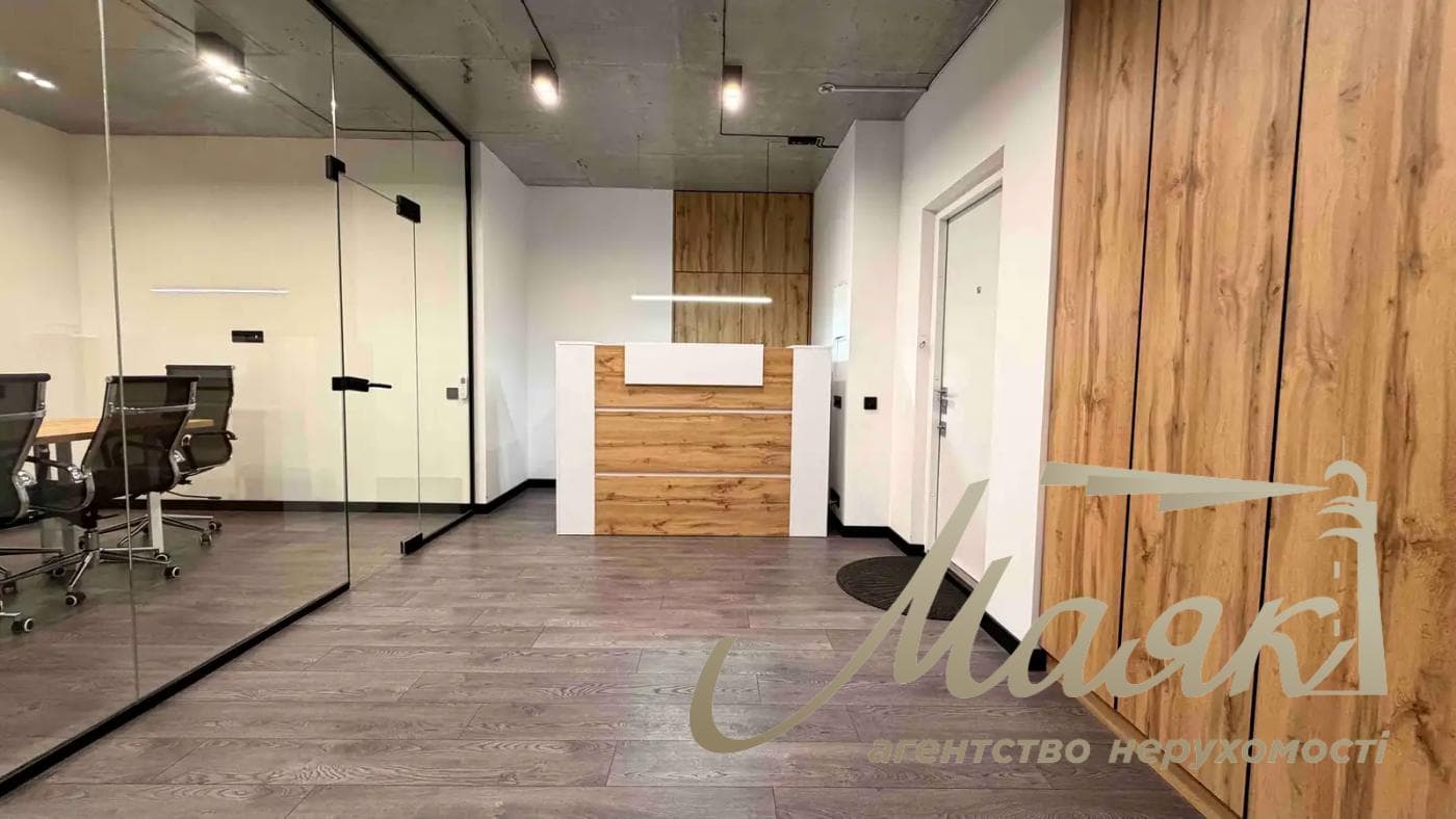 Оренда офісу площею 160 м² на вул. Дмитрівська, 60
