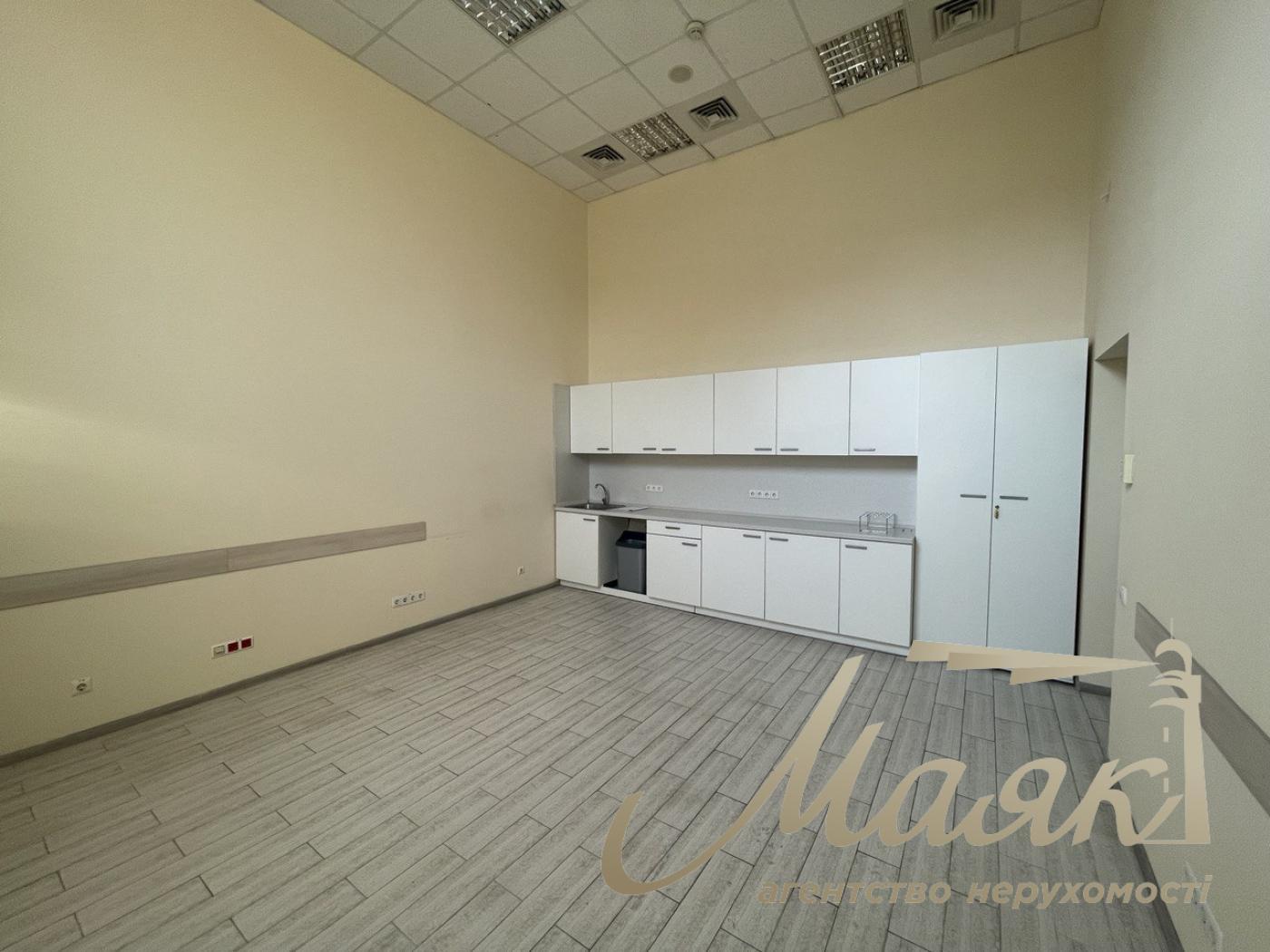 Аренда офисного помещения 492м2 в бизнес центре, ул. Бульварно- Кудрявская, м. Золотые ворота