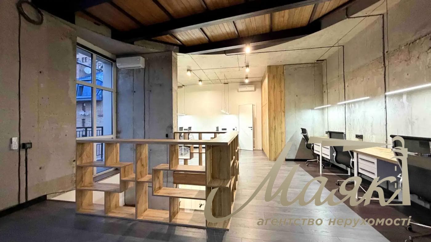 Оренда офісу площею 160 м² на вул. Дмитрівська, 60