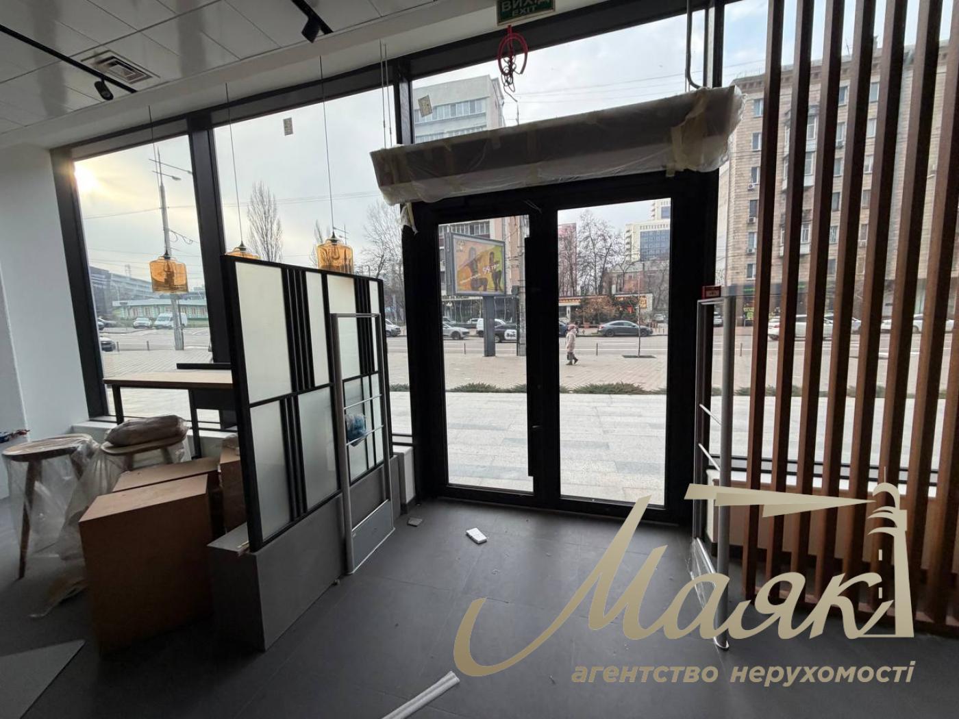 Оренда фасадного приміщення, 203 м2, БЦ Magnett, Печерськ