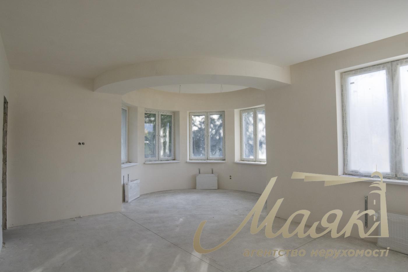 Продаж будинку з гаражем 365м2, ділянка 15 соток у КМ "ОБРІЙ - К" вул. Центральна, у с. Козин,