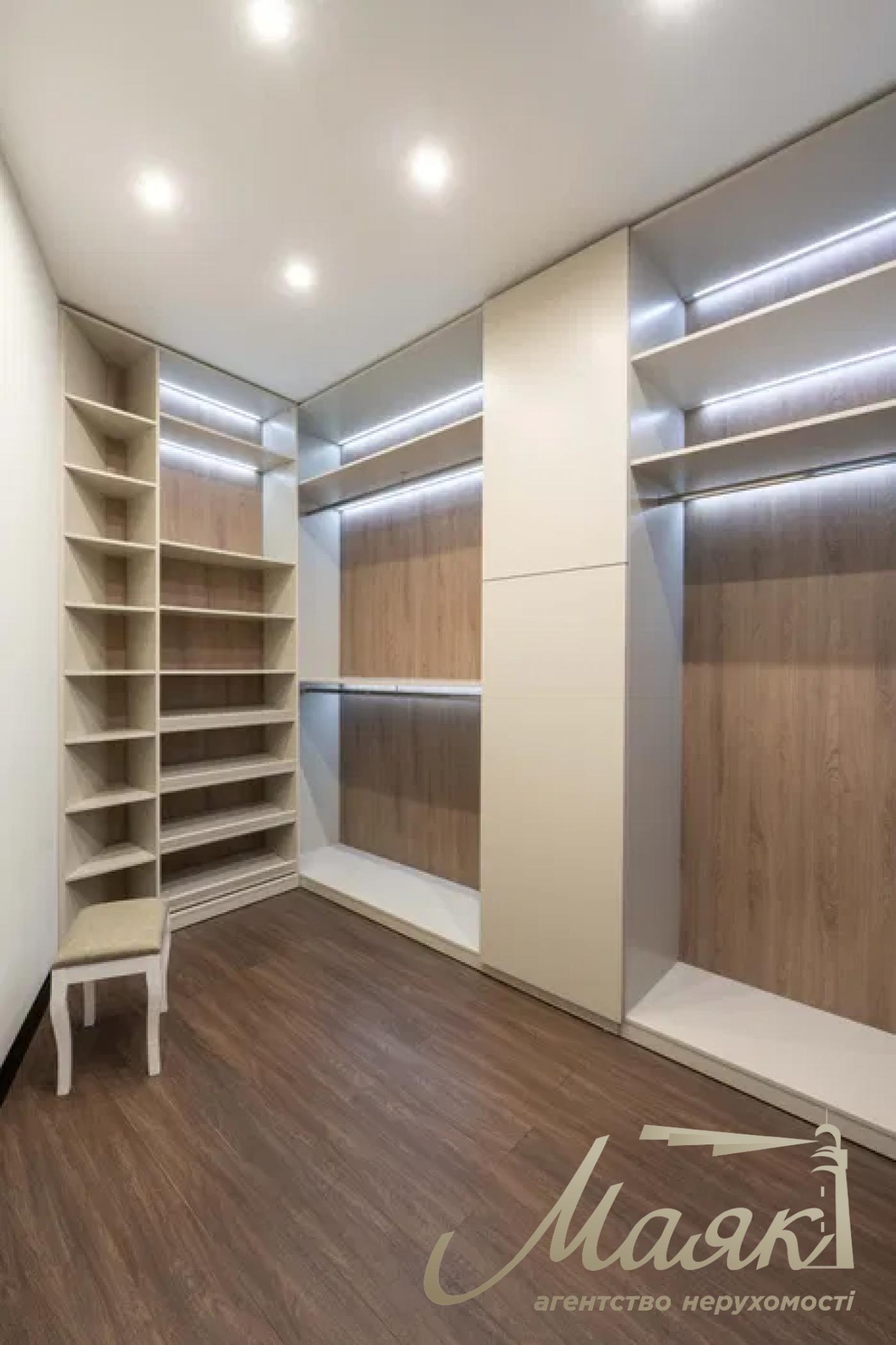 Rent 4-bedroom apartment in Residential Complex Busov Hill, Buslovskaya str. 12, Pechersk.