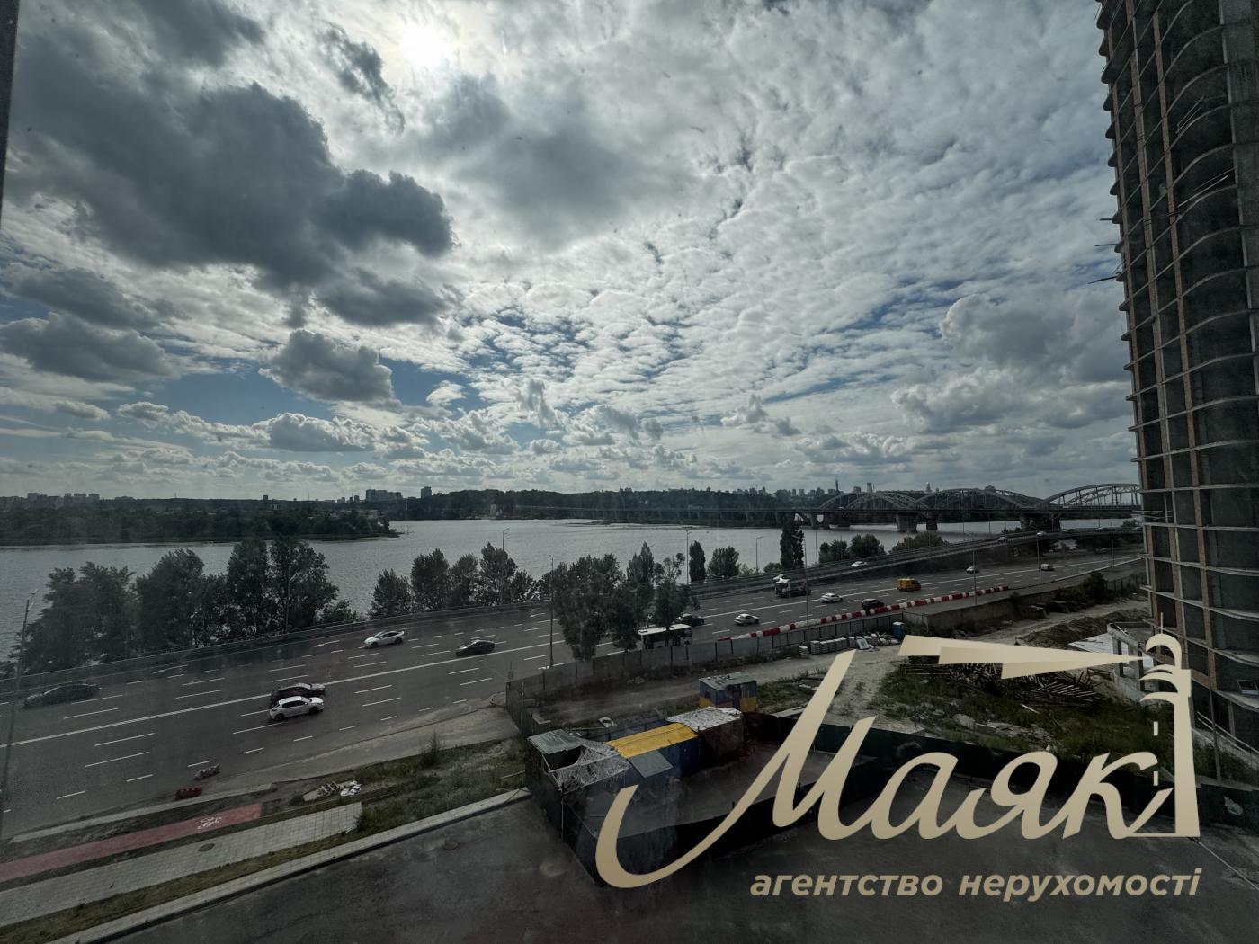 For sale 3-bedroom apartment in LCD Great