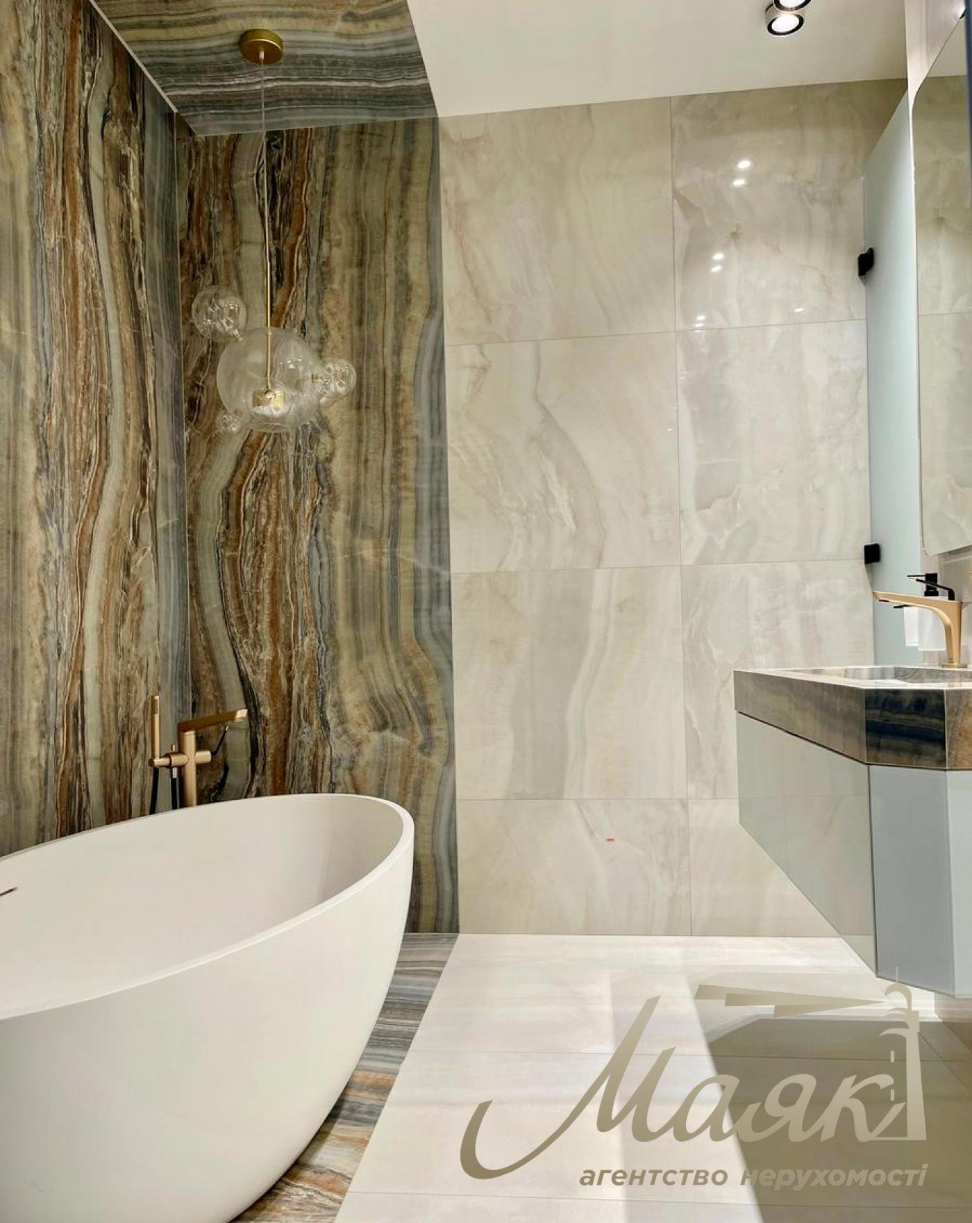 Продаж 4-кімнатної квартири 190м2 в ЖК "Новопечерські Липки" Адреса: вул. Верхогляда (Драгомирова) 15-А, Печерський район, Київ.