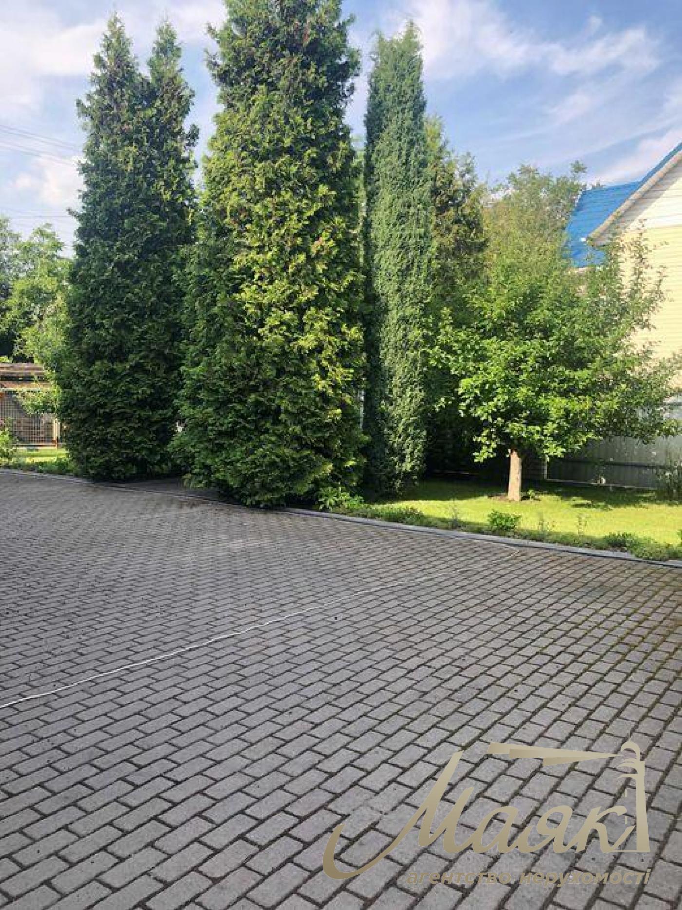 Sale of a 2-storey house 225 sq.m. Osokorki. Darnitsa. Plot 7.7 acres.