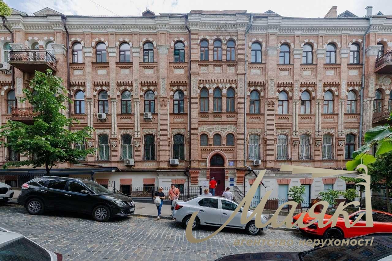 Продаж 3х-кімнатної квартири 110м2 вул. Ольгинська 2/1, царський будинок з ліфтом