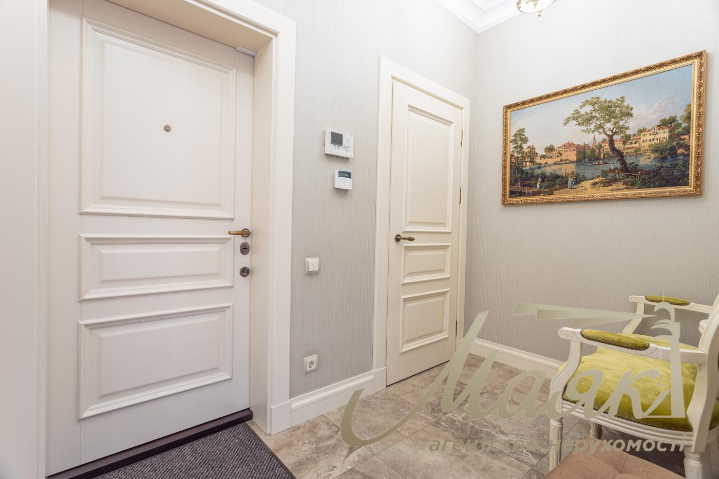 Sale 4k apartment with parking place in LCD Zverinetskyi, Pechersk, Kiev