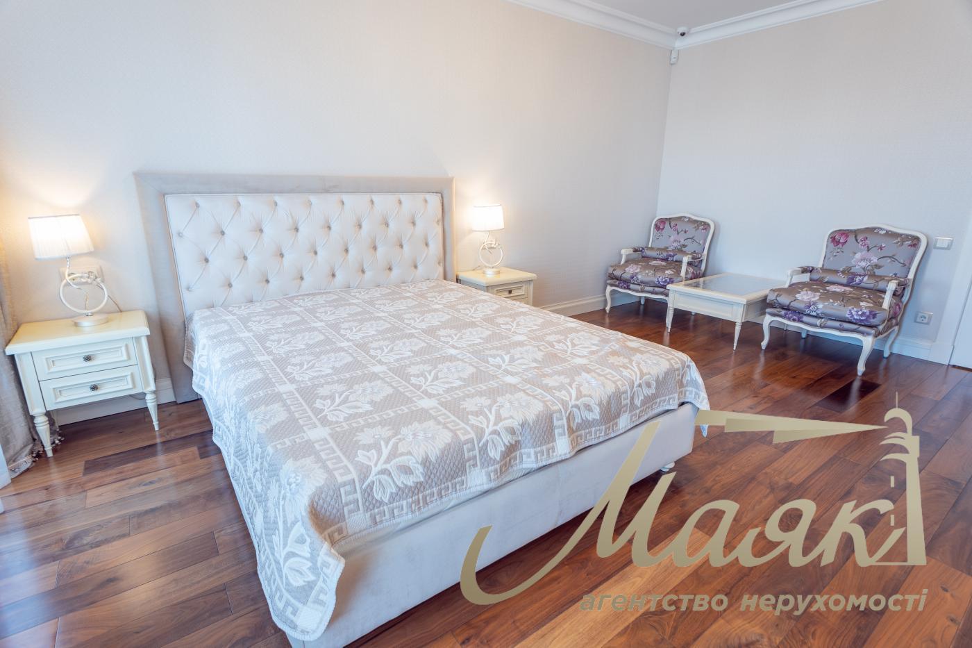 Sale 4k apartment with parking place in LCD Zverinetskyi, Pechersk, Kiev