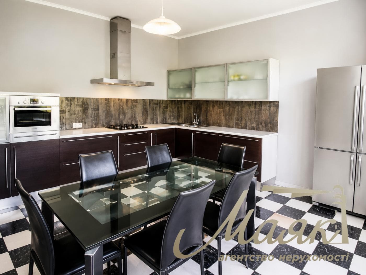 Оренда двоповерхового будинку площею 260 м² у с. Лісники, вул. Південна, Обухівський напрямок, Київська область