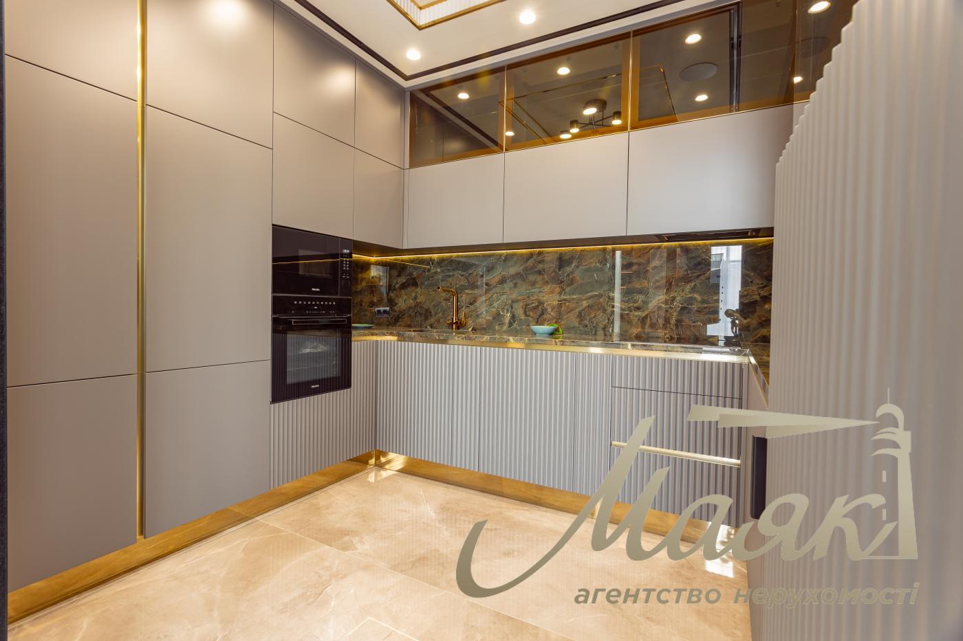 Продаж пентхауса 195 м² з терасою та дизайнерським ремонтом у ЖК Park Avenue VIP, Київ