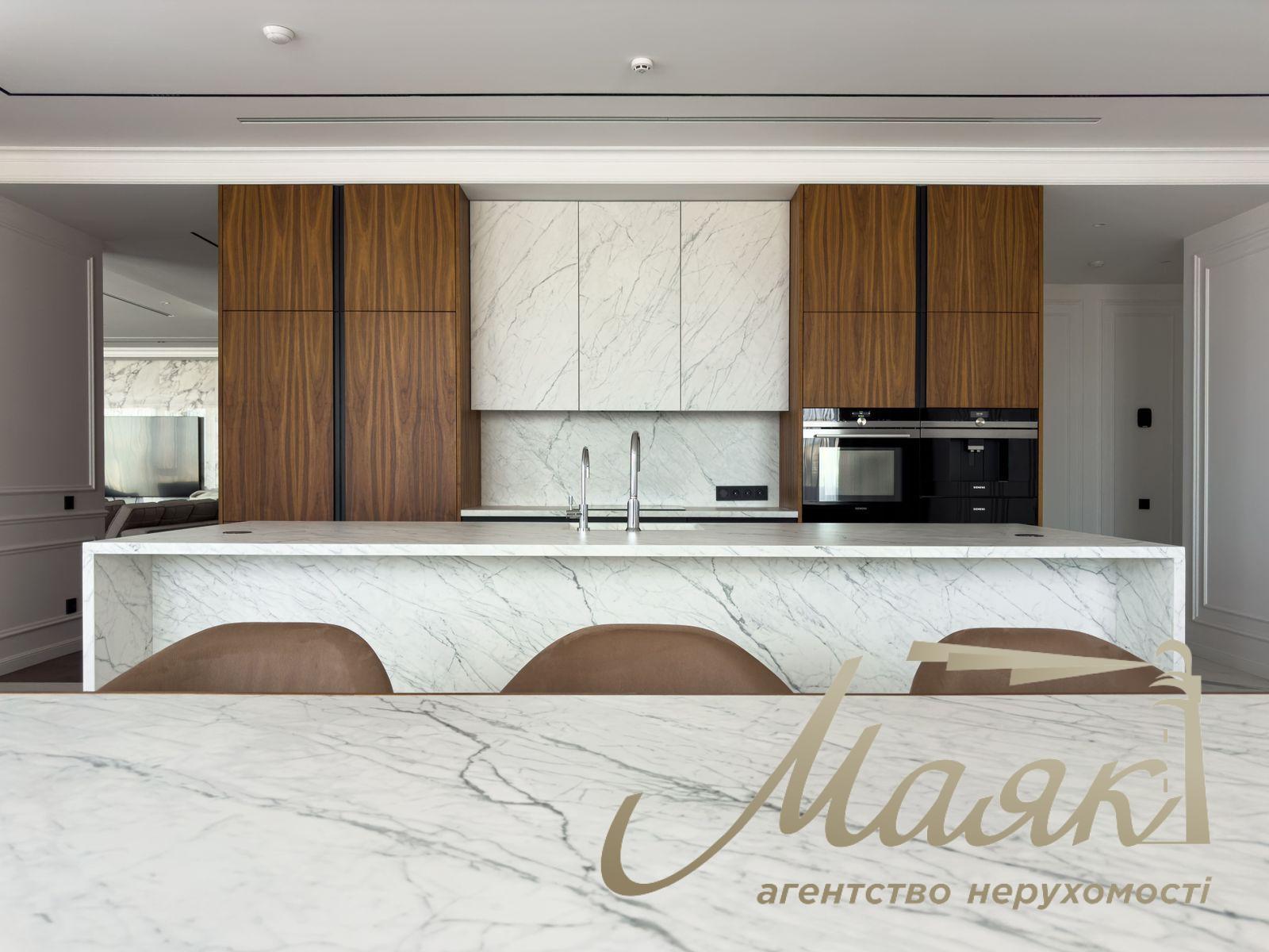 Rent of an exclusive apartment 300m2 in the residential complex Chicago Central house, Antonovicha st. (Gorky), 44