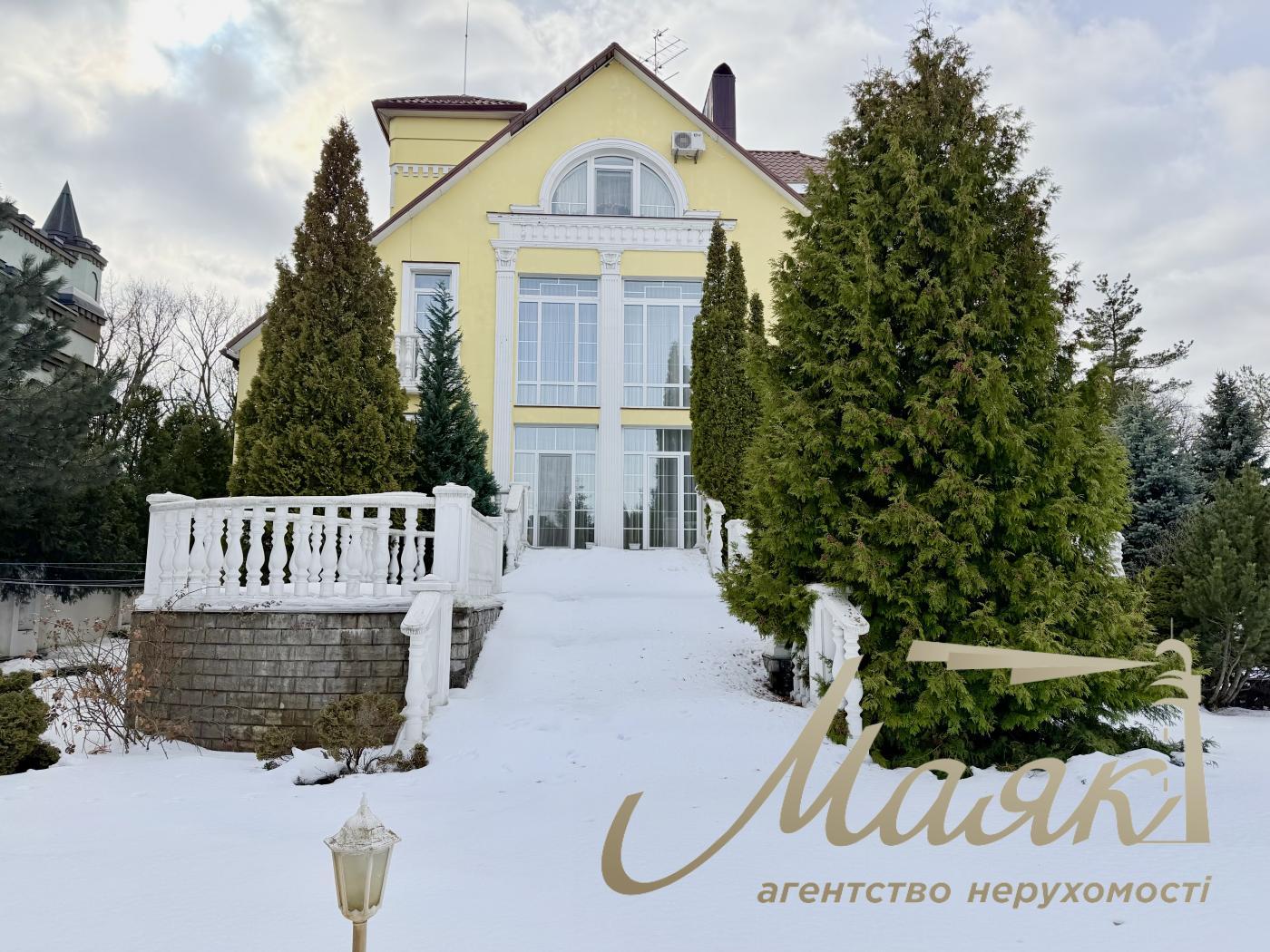 Rent 3-storey house 492,7m2, Lesniki