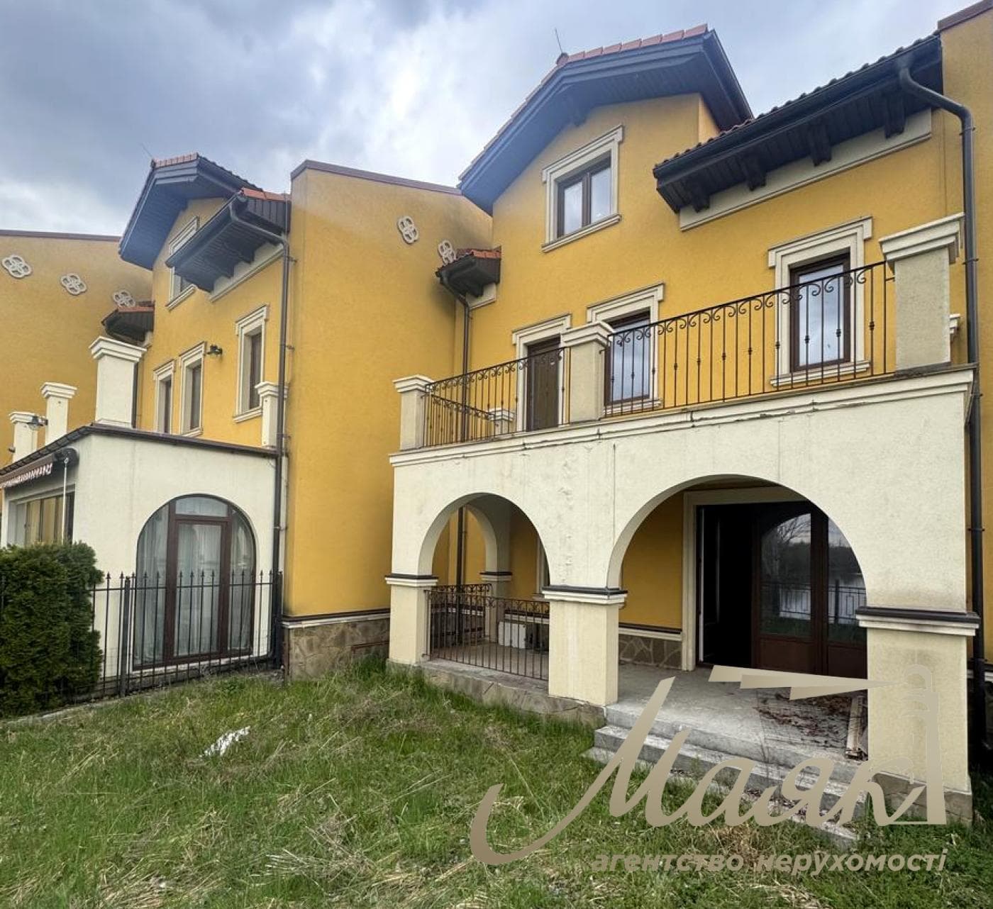 Продаж видового 3х поверхового таунхауса площею 270 м² у закритому комплексі "Італійський квартал", Оболонський район, Київ