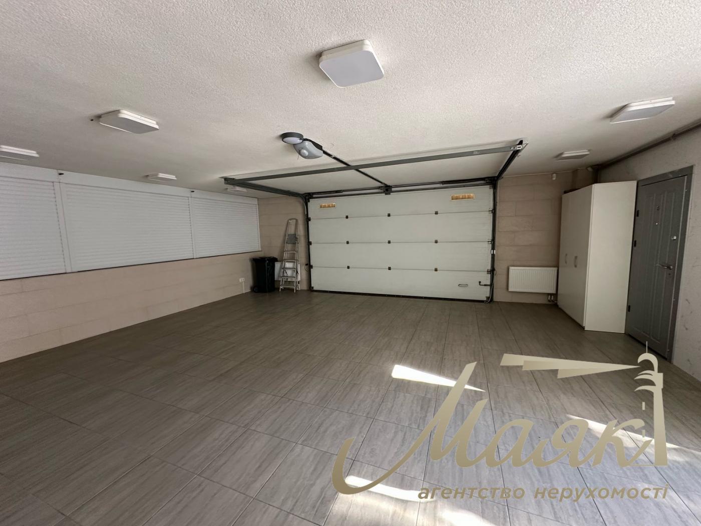 Пропонується до продажу будинок у лісовій зоні в селі Гореничі - в екологічно чистому місці серед сосен, поруч з озерами.