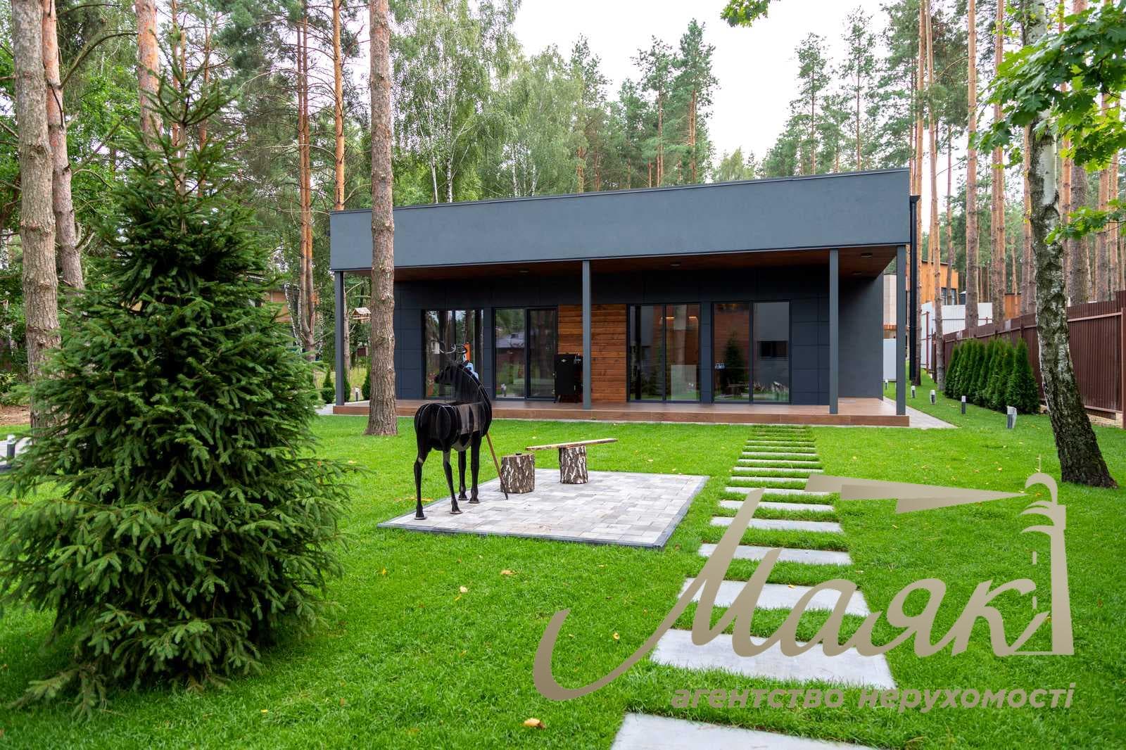 Продаж будинку площею 330 м² у житловому комплексі Riviera Village, с. Лебедівка, Вишгородський район, Київська область.
