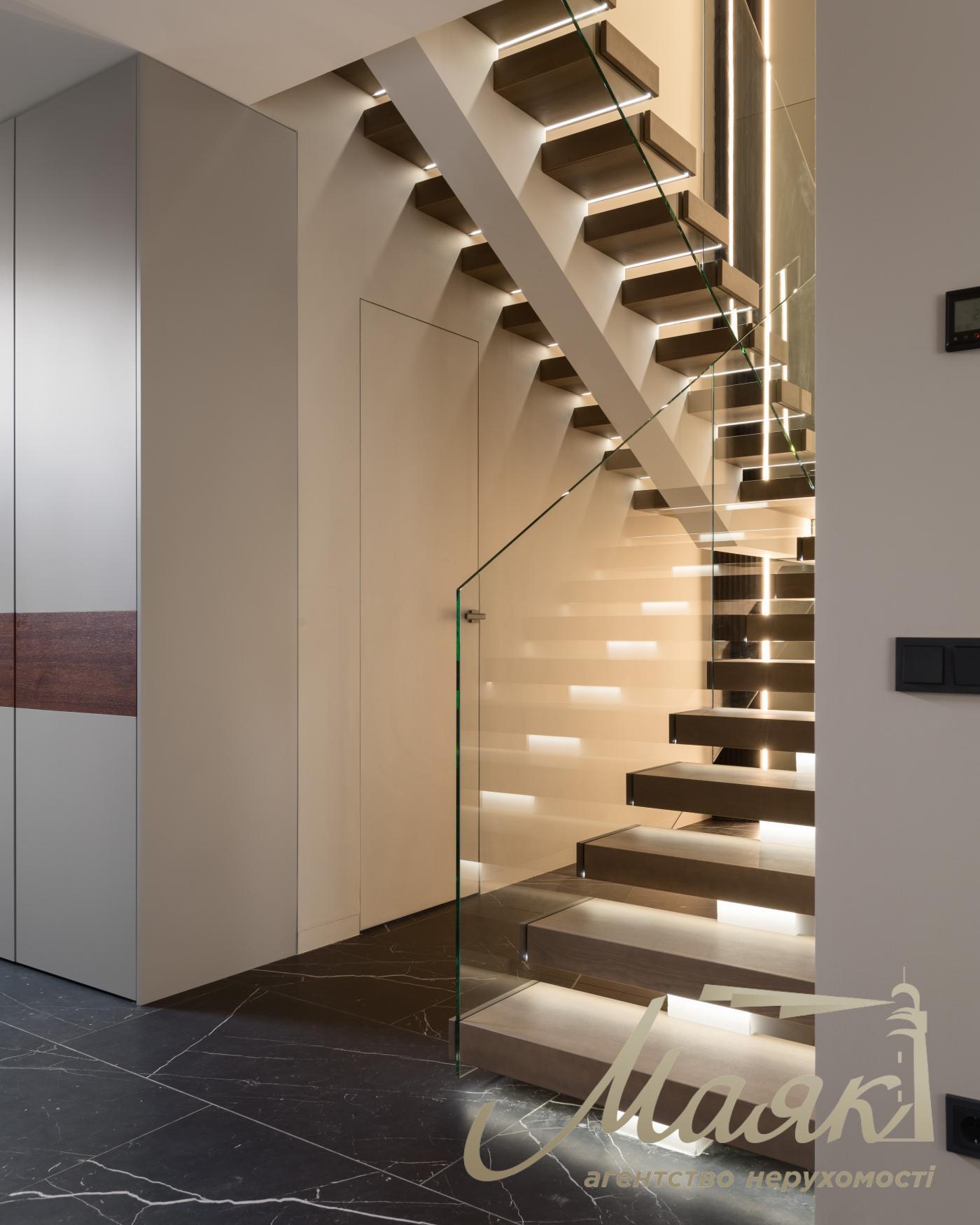 Sale of 2-storey townhouse 296m2, (3.5 hundredths) Kozin