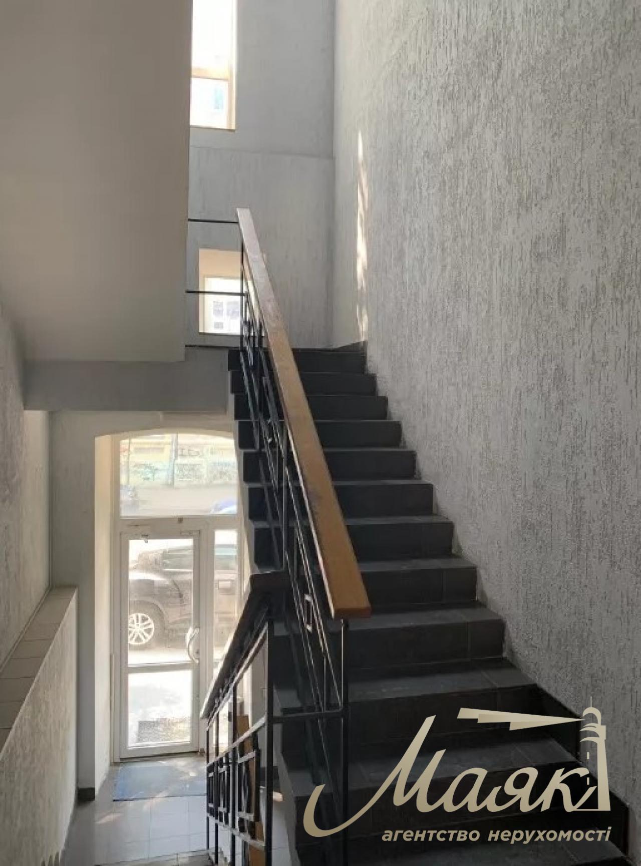 Office building with renovation for sale on Bolshaya Zhitomirskaya street! Business center of the city. Kyiv