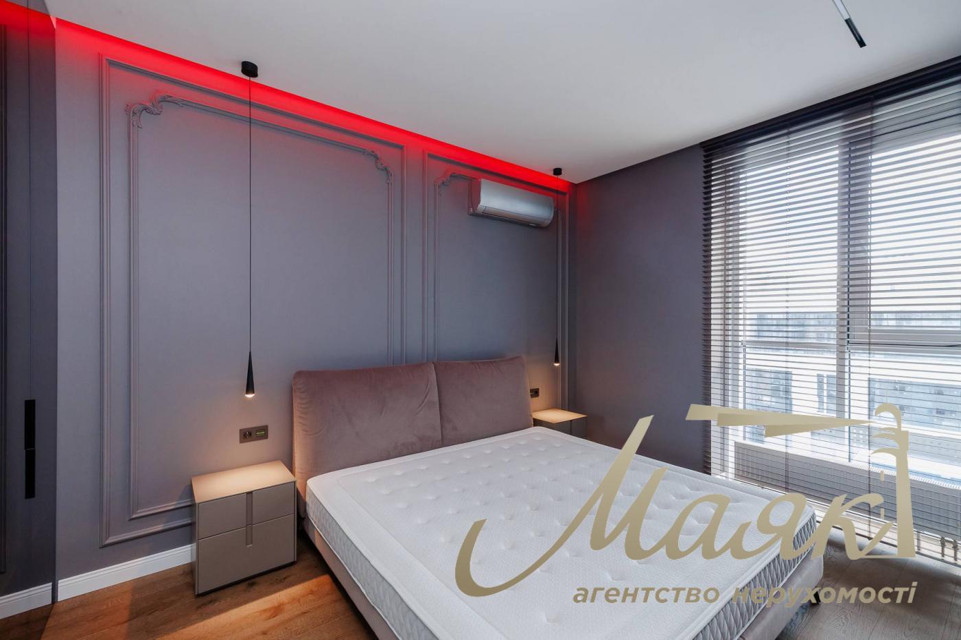 For sale 1k apartment 55 m², LCD "Novopecherskie Lipki", Verkhoglyada/Dragomirov str. 15B, Pechersk district