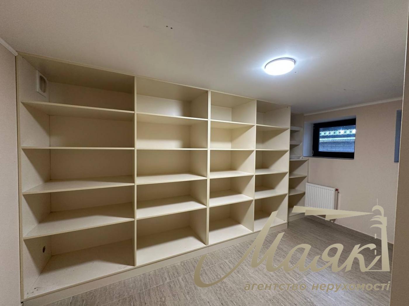 Продаж резиденції з двох будинків на 60 сотках землі на Хуторі Мриги, Голосіївський район.