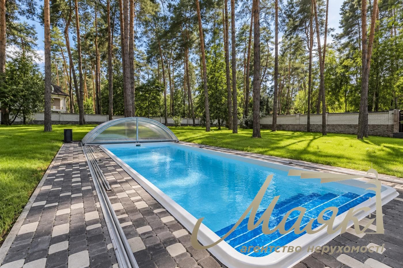 Оренда будинку площею 400 м² у с. Романків, 40 соток землі, басейн з підігрівом у КГ, закрита територія, Обухівський напрямок, Київська область