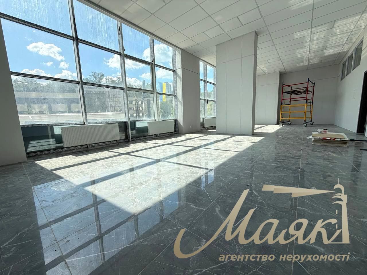 Оренда офісного приміщення (252 м²) у ЖК «Podil Plaza», на вул. Глибочицькій, 73