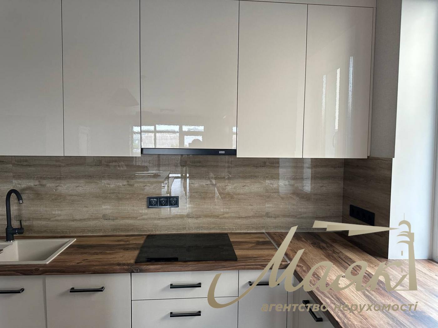 Оренда одноповерхового будинку 160м2 у Києві з повною автономією