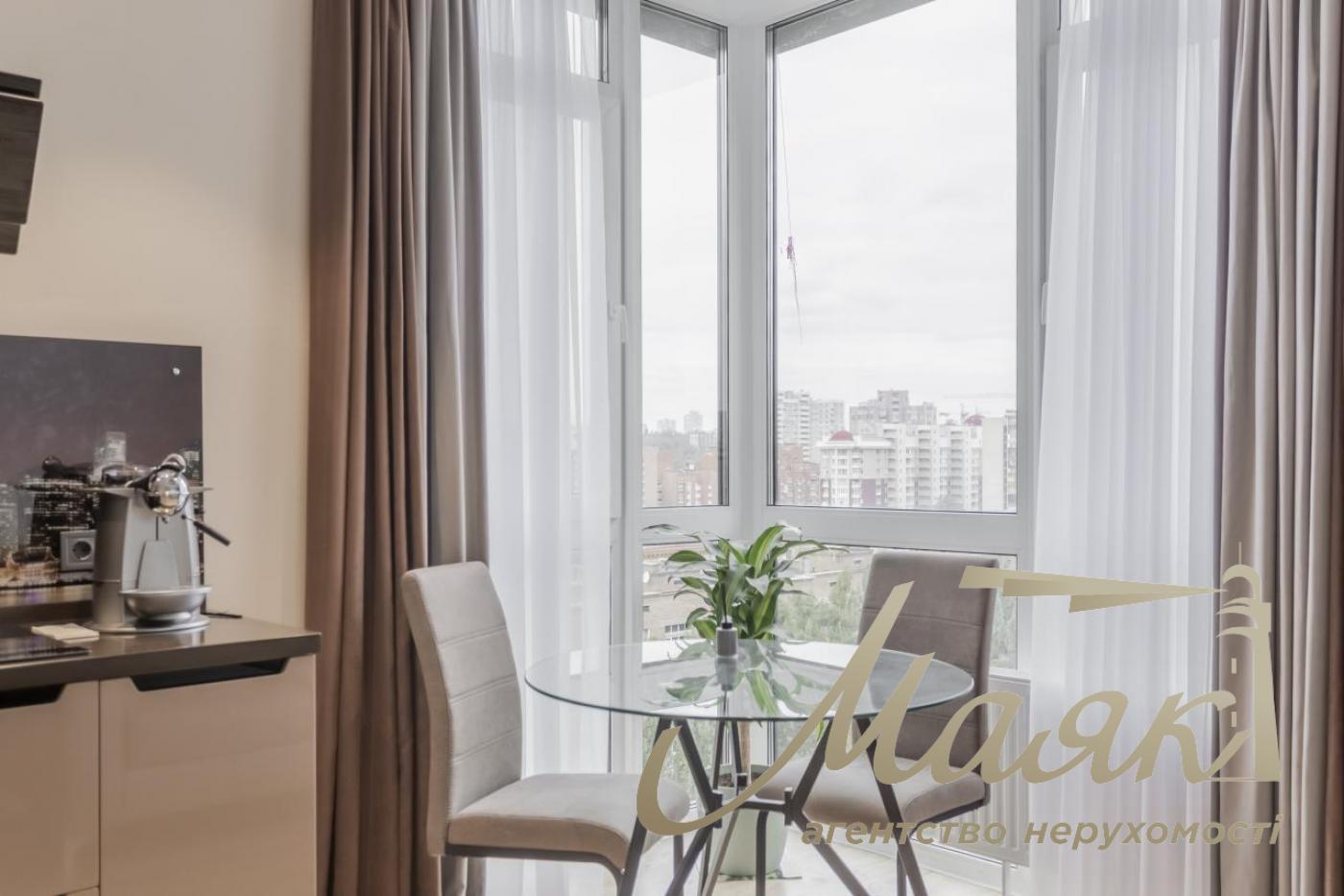 Аренда видовой 2-х комнатной квартиры в ЖК Французский квартал 2, Печерский район.