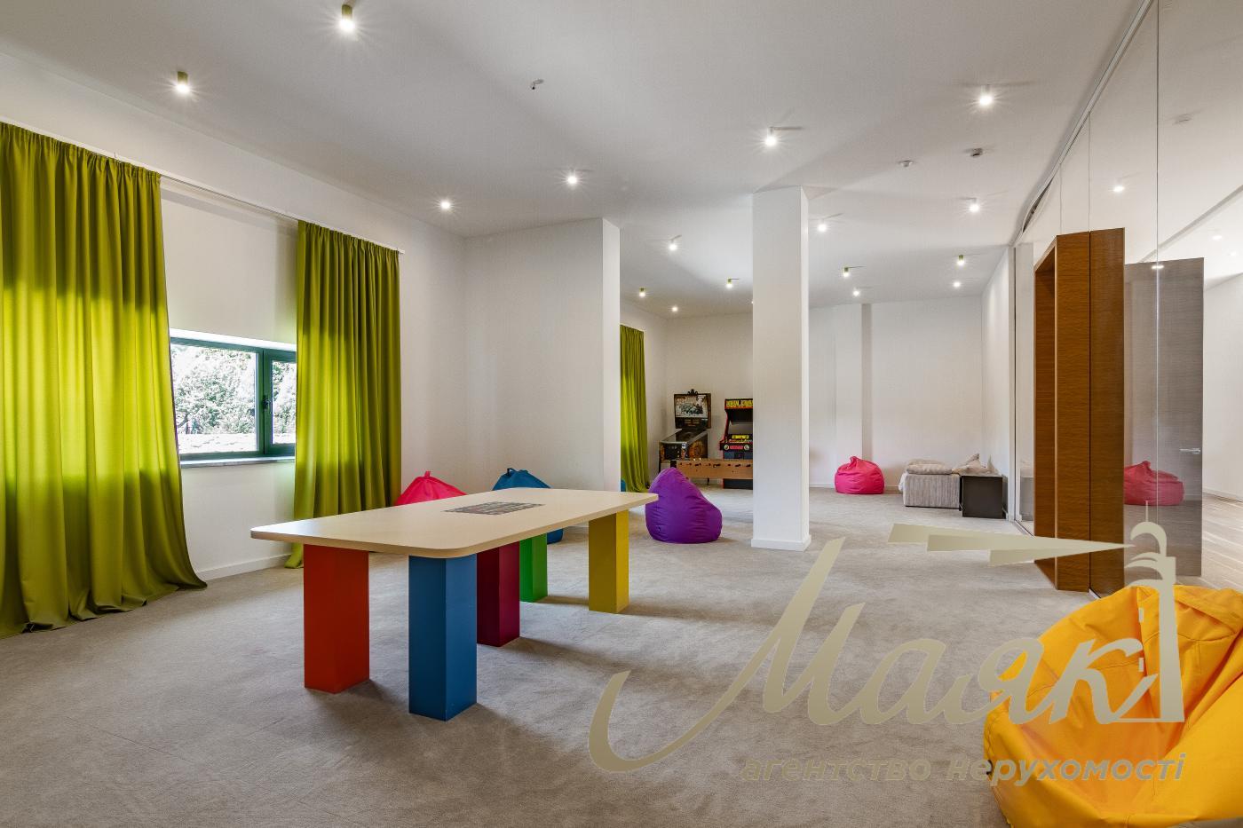 Оренда будівлі 3500м2 у с. с. Красне Перше, поруч із м. Обухів