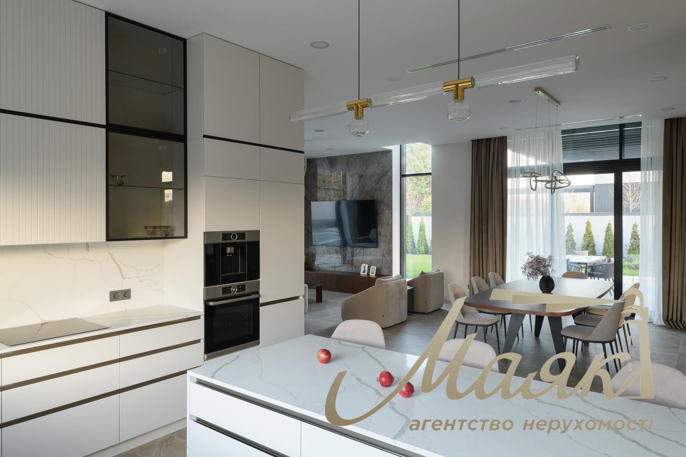 Продаж Будинку, Козин