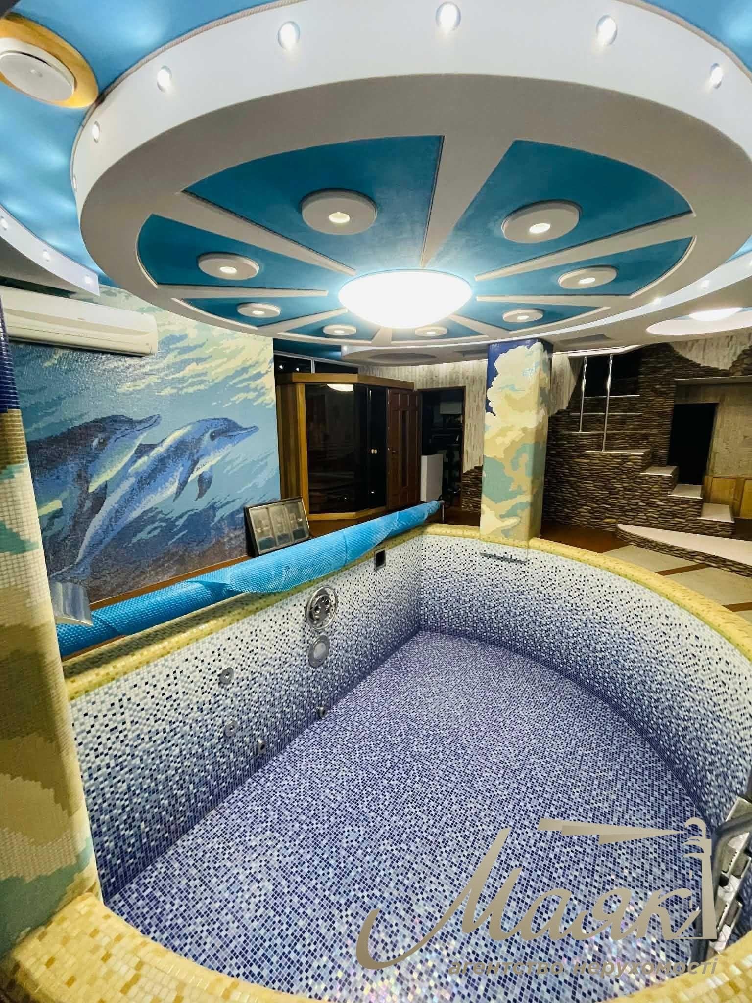 Luxury house for sale 420m2 in Obolonsky district of Kiev