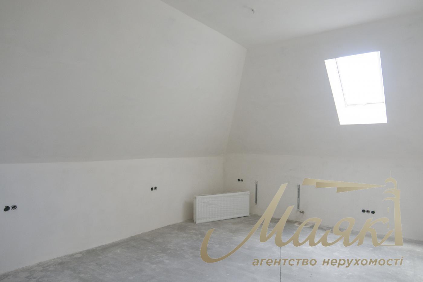 Продаж будинку з гаражем 365м2, ділянка 15 соток у КМ "ОБРІЙ - К" вул. Центральна, у с. Козин,