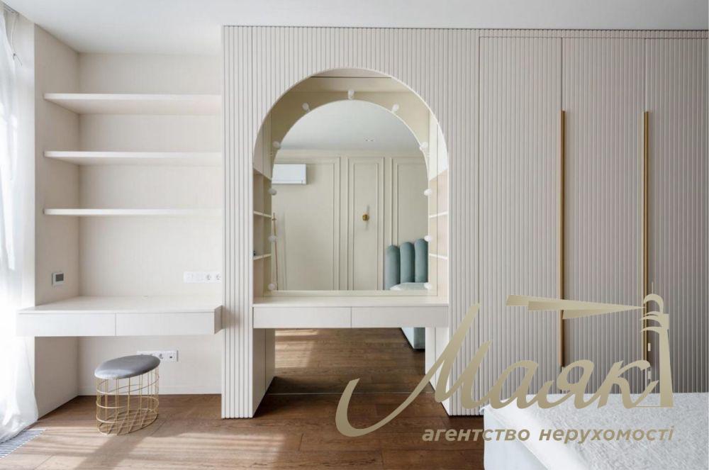 Продаж просторої 5-кімнатної квартири в ЖК "Французький квартал 2" , вул. Джонна Макейна, Печерський район.