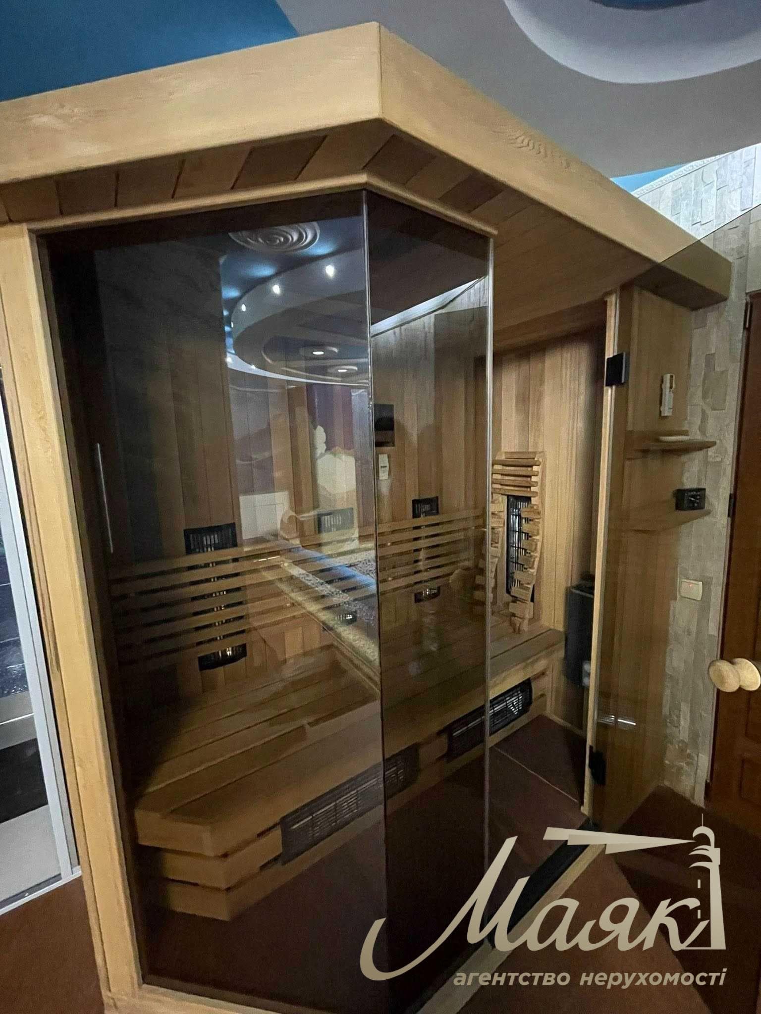 Luxury house for sale 420m2 in Obolonsky district of Kiev
