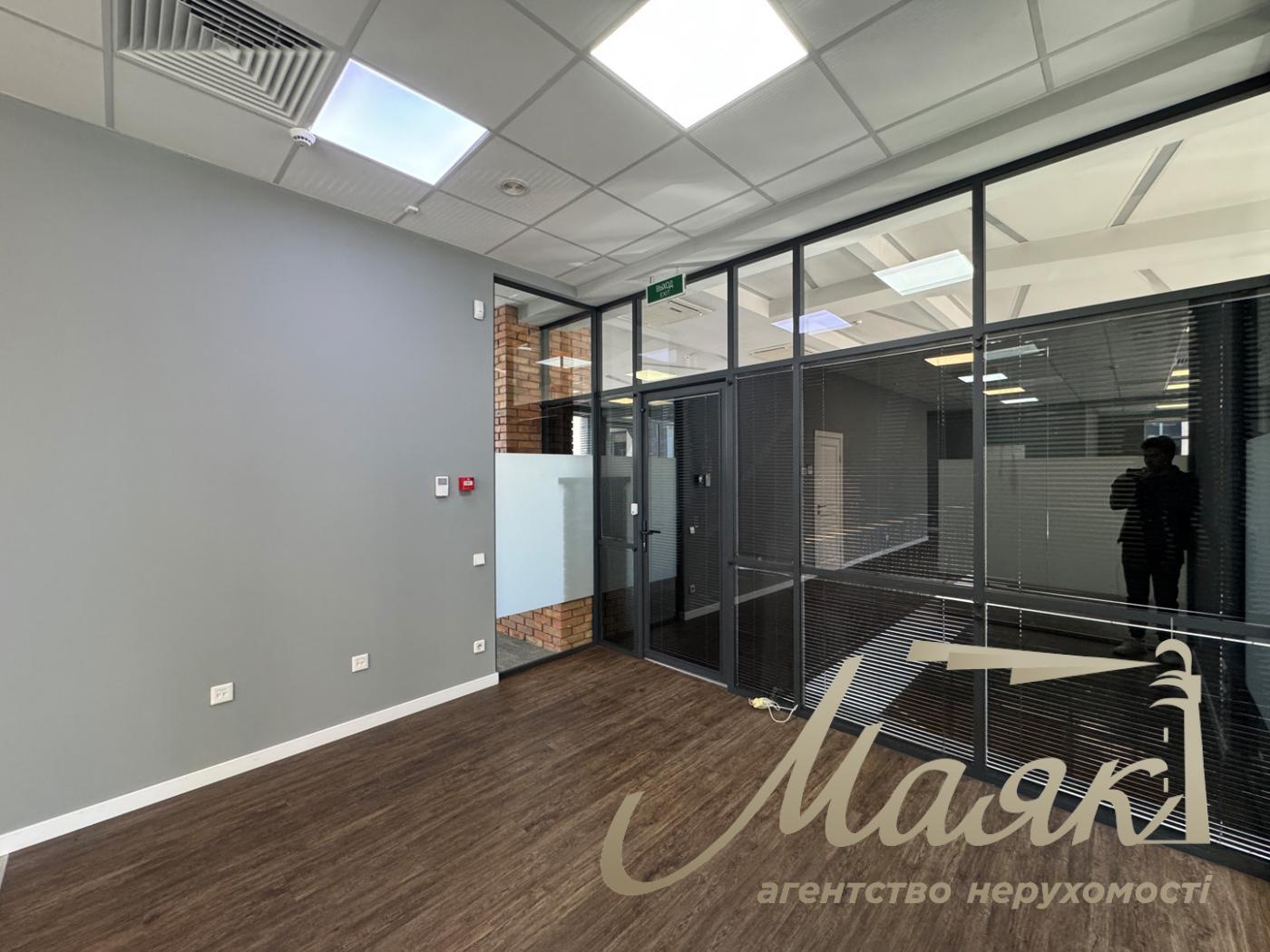 Аренда офиса 353 м2 в БЦ "B" класса, Дорогожичи, большая парковка