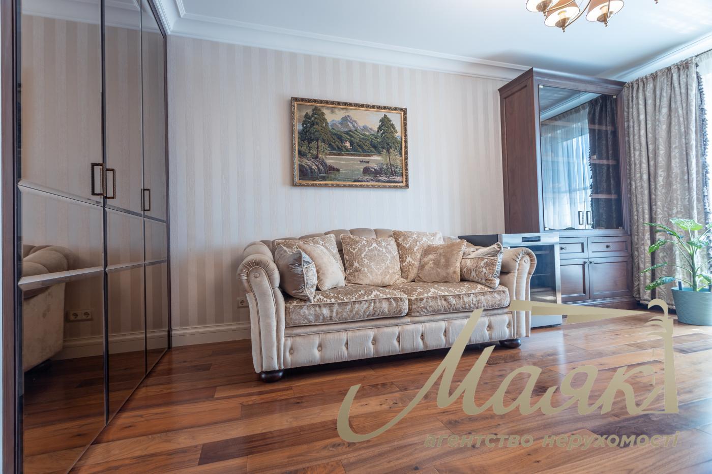 Sale 4k apartment with parking place in LCD Zverinetskyi, Pechersk, Kiev