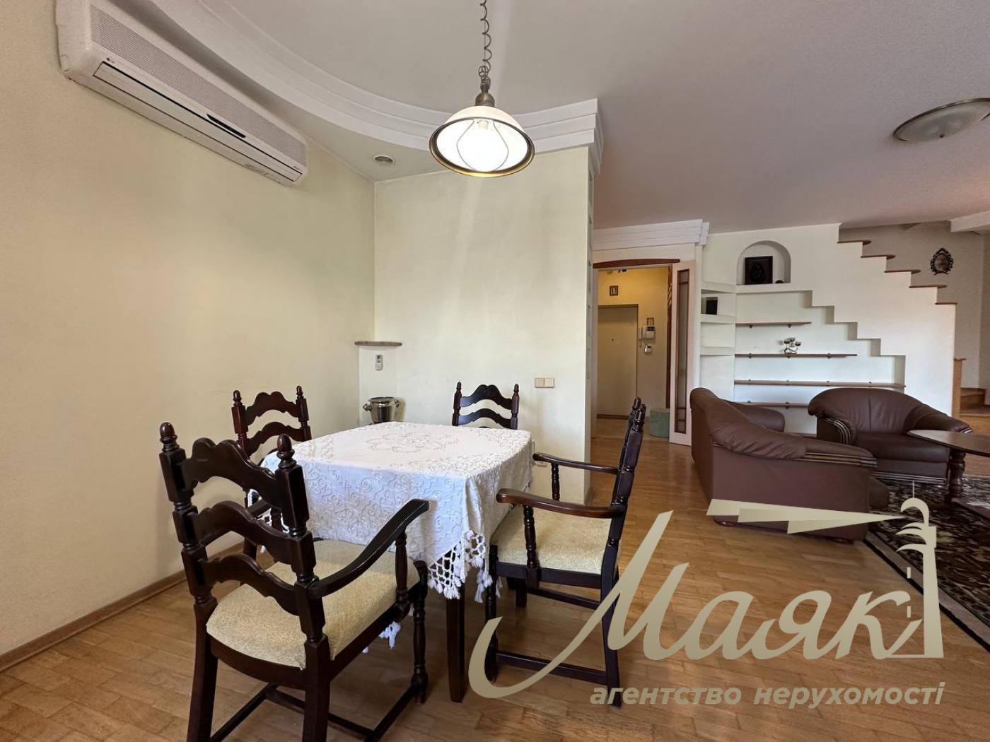 Оренда дворівневої квартири по вул.Верхогляда/Драгомирова 4, Печерський район.