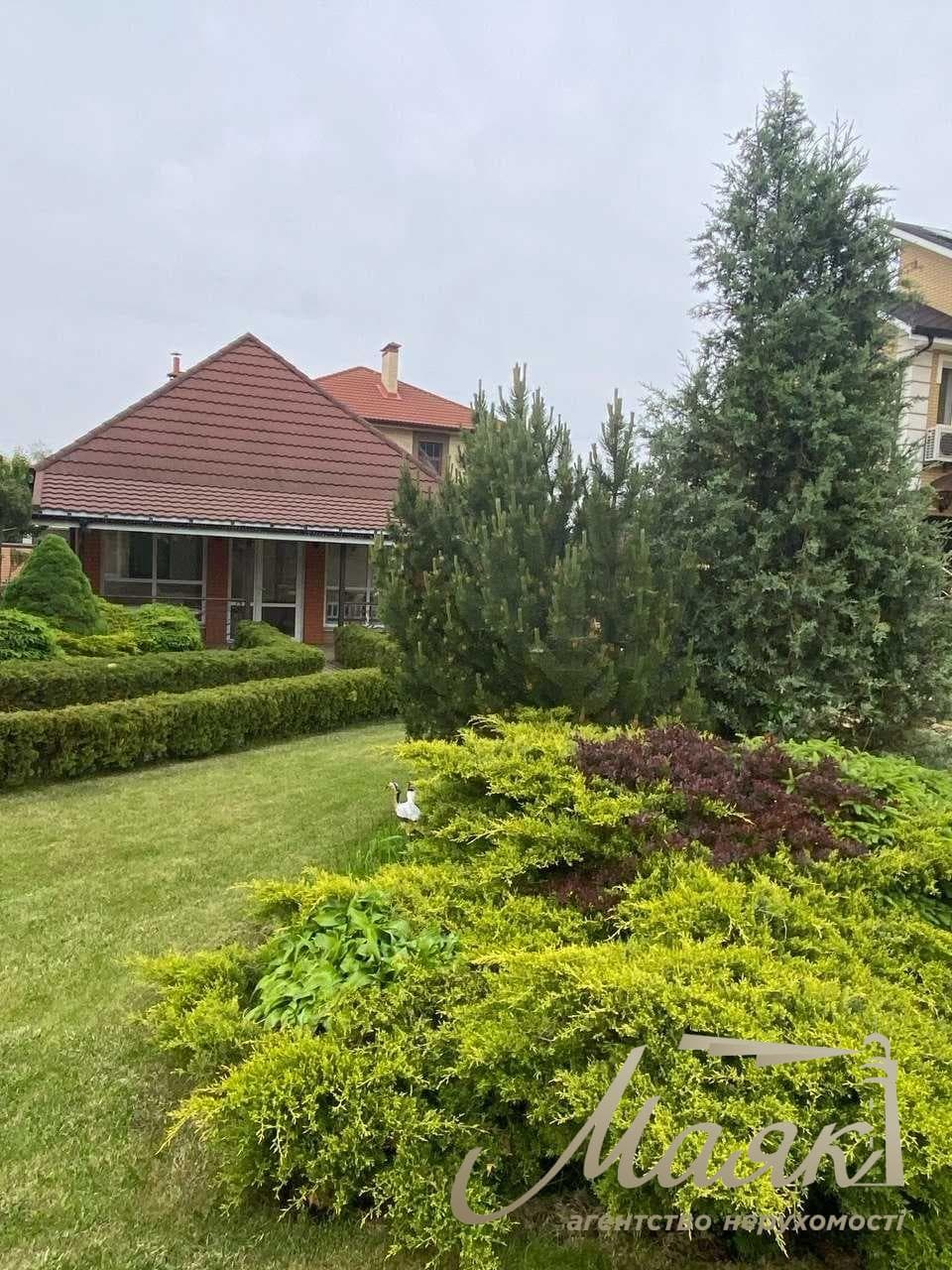 Продаж ексклюзивного триповерхового будинку площею 288 м² у житловому комплексі «Козя Спіна», Нові Петрівці, поруч із Межигір’ям, Вишгород
