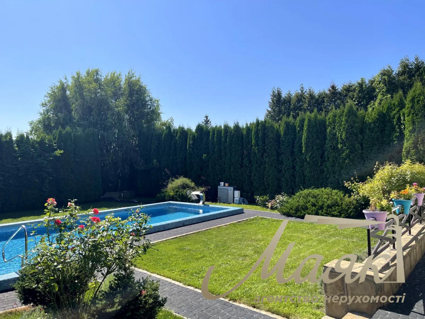 Оренда двоповерхового будинку 435 м² у с. Лісники, КМ "Зелений Гай".