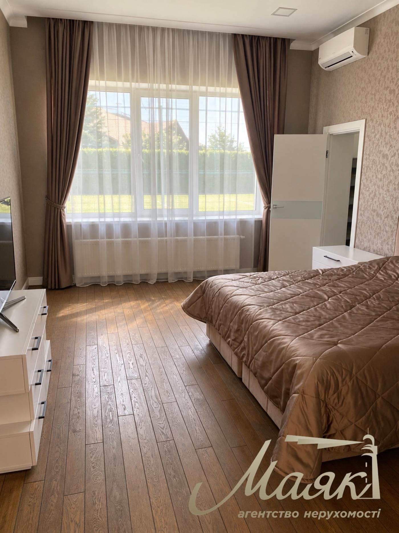 Оренда 2-поверхового будинку площею 454 м² у житловому комплексі «Лагуна», Осокорки
