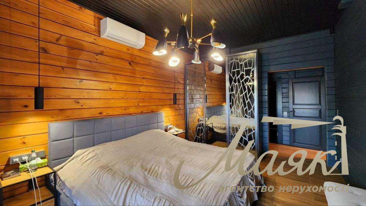 Sale of a house 280m2 with a swimming pool in the village of Romankov, Kiev region, Kiev-Svyatoshinsky district.