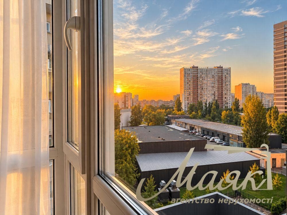 Rent a 64 m² designer 2-room apartment in the Dniprovskyi District